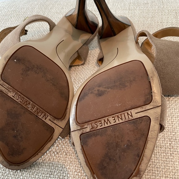 Beige heel sandals - Picture 3 of 4